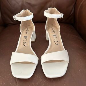 LifeStride-Cassidy Sandal, Bright White
Size: 6, Medium